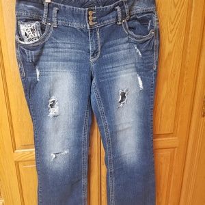 Distressed capri Jean's